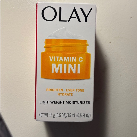OLAY Vitamin C Mini Moisturizer - Orange and White - Picture 1 of 5
